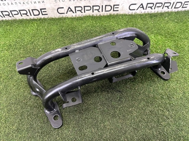 Крепление коробки передач LR061587 LAND ROVER