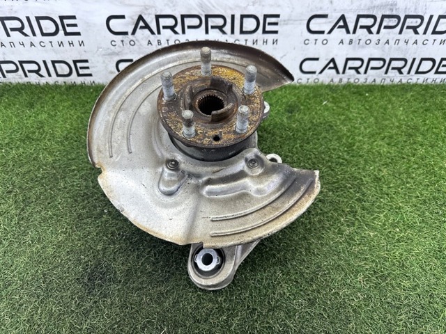 Цапфа поворотная левая LR068884 LAND ROVER