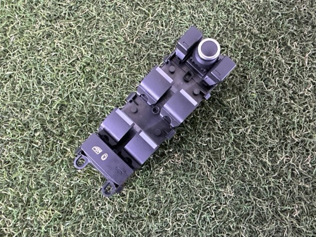 LAND ROVER LR085481 Кнопочный блок управления стеклоподъемником передний левый в наличии Сумы
