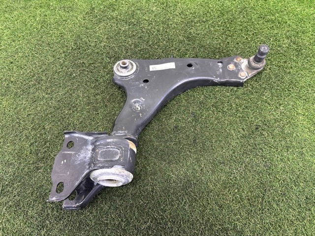 Передний нижний рычаг LR086107 LAND ROVER