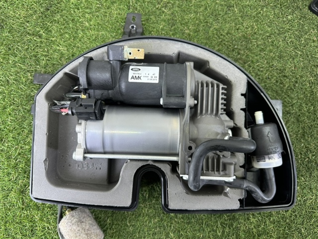 Компрессор пневмоподкачки (амортизаторов) LR088859 LAND ROVER