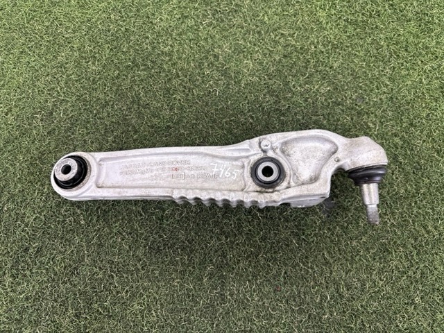 Рычаг передней подвески нижний, правый LR090505 LAND ROVER
