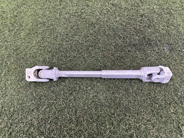 Вал рулевой колонки LR091076 LAND ROVER