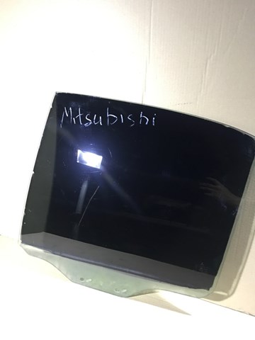 Стекло задней двери, левой MR415141 MITSUBISHI