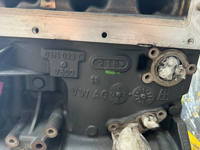 VAG 04L100037A Двигатель в сборе в наличии Ровно