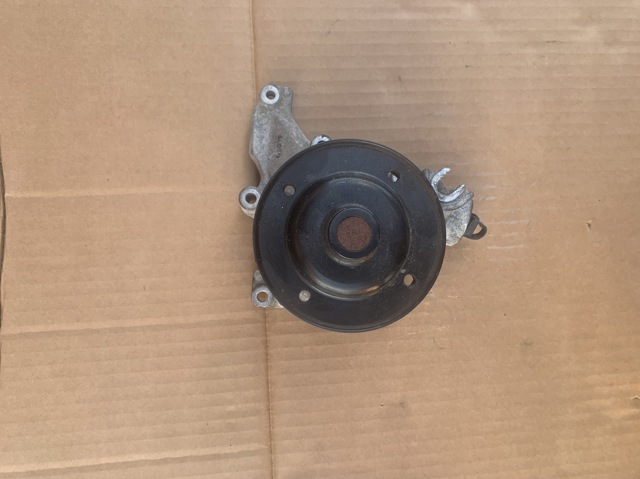 Помпа водяная, (насос) охлаждения SH0115100 MAZDA