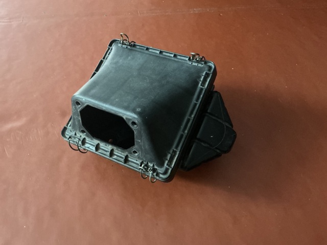 MR127419 MITSUBISHI Корпус воздушного фильтра, нижняя часть купить в Запорожье