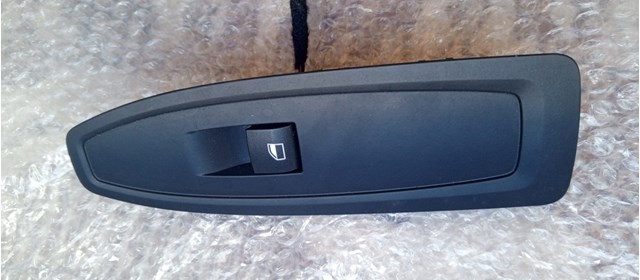 Кнопка стеклоподъемника передняя правая 61319208107 BMW