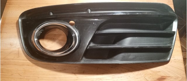 8R0807681 VAG Решетка бампера переднего левая купить в Чернигов
