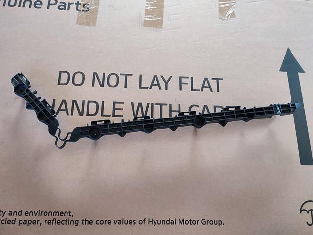 Правый кронштейн заднего бампера 5257533121 TOYOTA