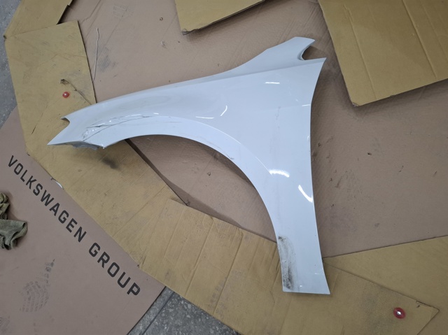Крыло левое 5G0821105A VAG