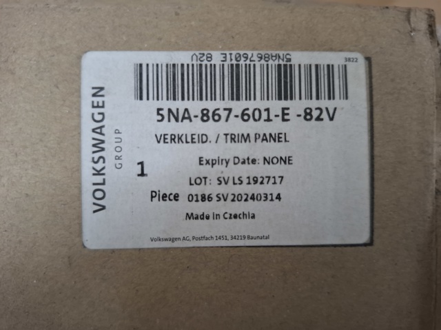 VAG 5NA867601E82V Обшивка (облицовка) крышки багажника (двери 3/5-й задней) в наличии Харьков