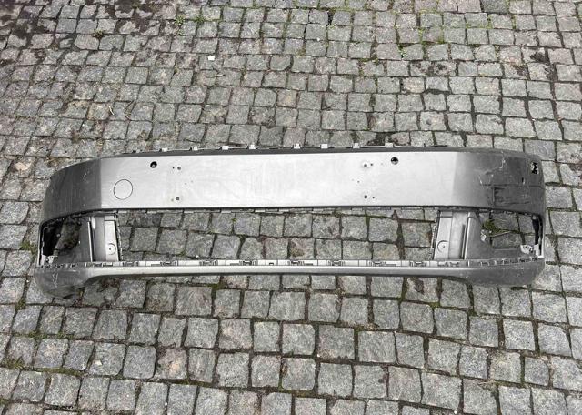 Бампер на авто Volkswagen Passat B7