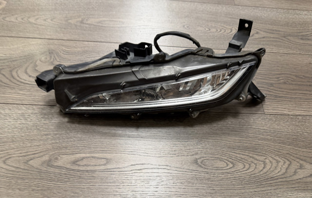 Фара противотуманная, левая 8122048070 TOYOTA