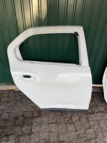 Задняя правая дверь 821009562R RENAULT