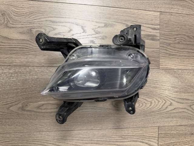 92202S1110 HYUNDAI Фара противотуманная правая купить в Кривой Рог
