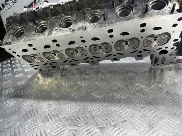 Головка двигателя 11127588249 BMW