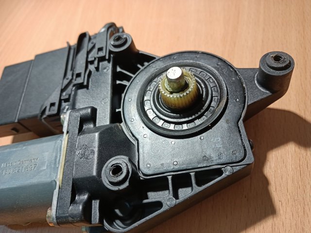 Привод электростеклоподъемника задний 0130821697 VAG