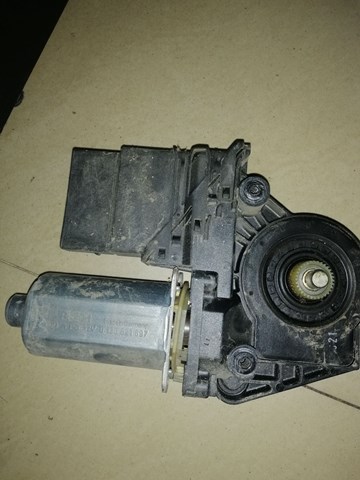 BOSCH 0130821697 Мотор стеклоподъемника двери задней левой в наличии Хмельницкий