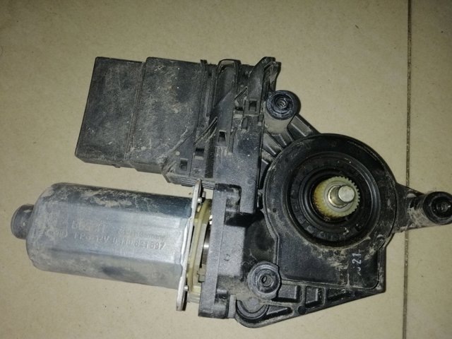 0130821697 BOSCH Мотор стеклоподъемника двери задней левой купить в Житомир
