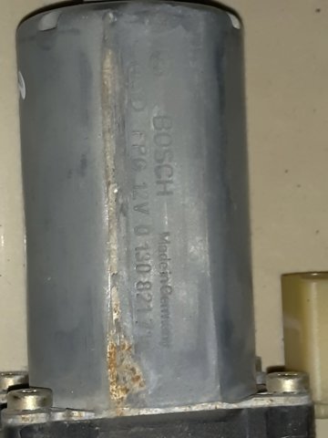 Привод электростеклоподъемника передний 0130821716 BOSCH