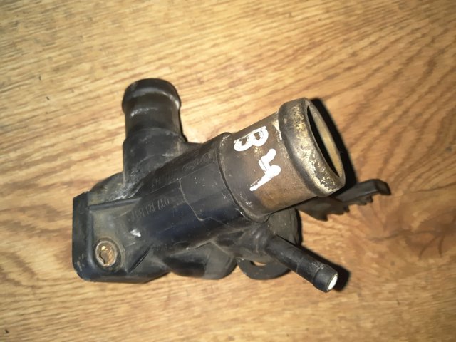 037121133F VAG Фланец системы охлаждения (тройник) купить в Ровно