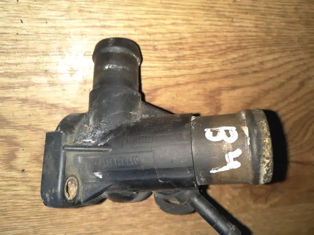 037121133F Фланец системы охлаждения (тройник) купить Днепр