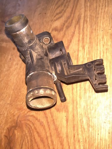 037121133F VAG Фланец системы охлаждения (тройник) купить в Днепр