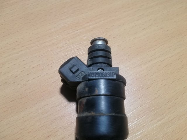 Топливные форсунки 037906031P VAG