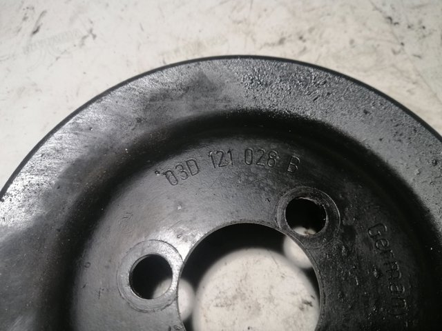 Шкив водяной помпы 03D121028B VAG