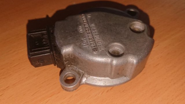 Датчик положения распредвала 058905161B VAG