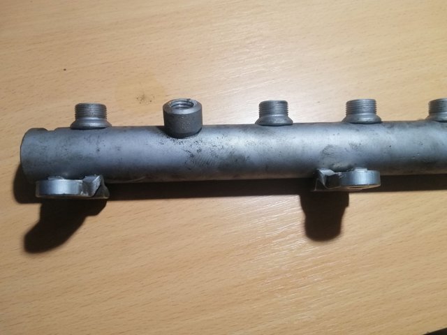 Распределитель топлива (рампа) 059130089AA VAG