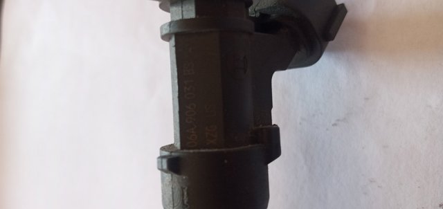 Форсунка впрыска топлива 06A906031BS VAG