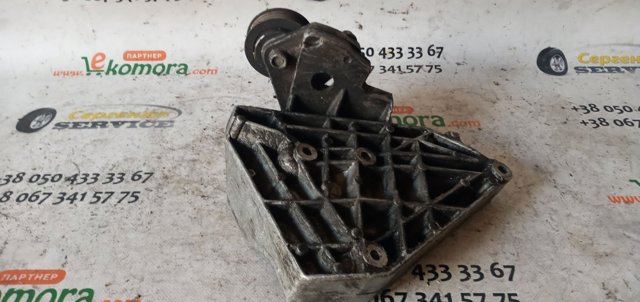 Кронштейн компрессора кондиционера 06B260885D VAG