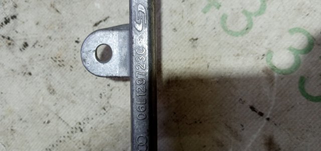 Кронштейн впускного коллектора 06L129723C VAG