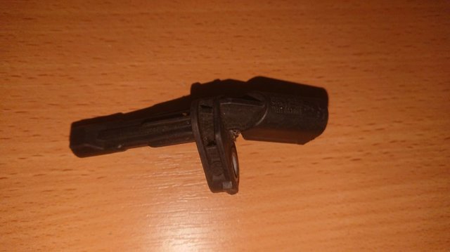 Датчик АБС (ABS) задний, правый 10071162323 VAG