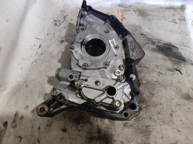 Помпа масляная 1064A035 MITSUBISHI