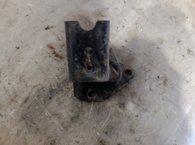 1091A079 MITSUBISHI Кронштейн подушки (опоры) двигателя левой купить в Чернигов