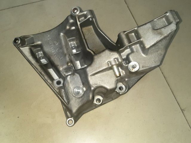 Кронштейн компрессора кондиционера 1112361330 MERCEDES
