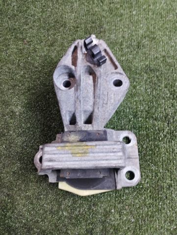 Опора двигателя 112100020R RENAULT