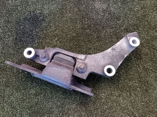 Левая опора двигателя 11220CA000 NISSAN