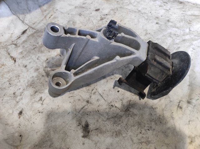 112328191R RENAULT Кронштейн подушки (опоры) двигателя правой купить в Одесса