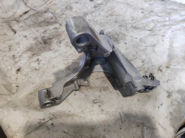 Крепление подушки коробки передач 112531966R RENAULT