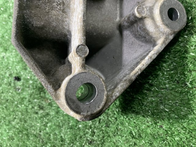 Кронштейн подушки (опоры) двигателя, задней 11332JD700 NISSAN
