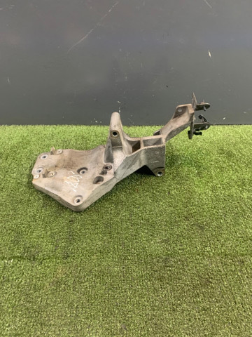 Кронштейн компрессора кондиционера 11910EB300 NISSAN