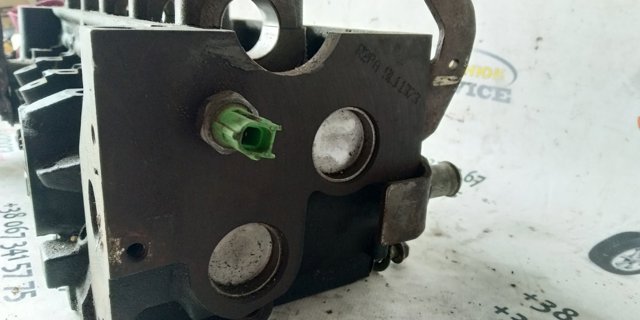 Головка блока цилиндров 1359926 FORD