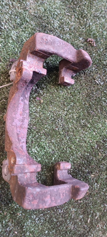 1432360 FORD Скоба тормозного суппорта переднего купить в Чернигов