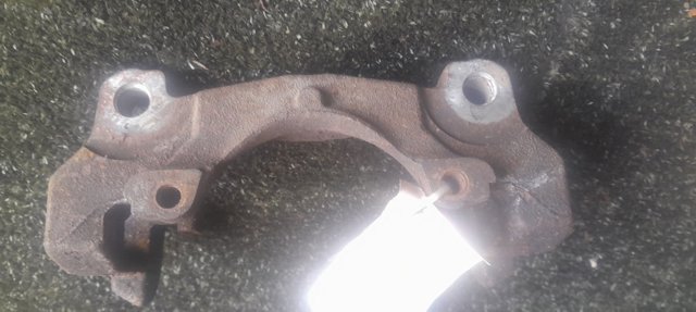 FORD 1432360 Скоба тормозного суппорта переднего в наличии Павлоград