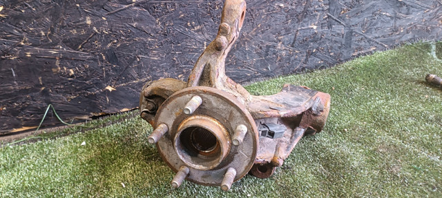FORD 1474288 Цапфа передняя правая в наличии Львов