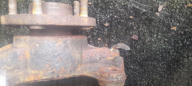 FORD 1474291 Цапфа (поворотный кулак) передний левый в наличии Житомир